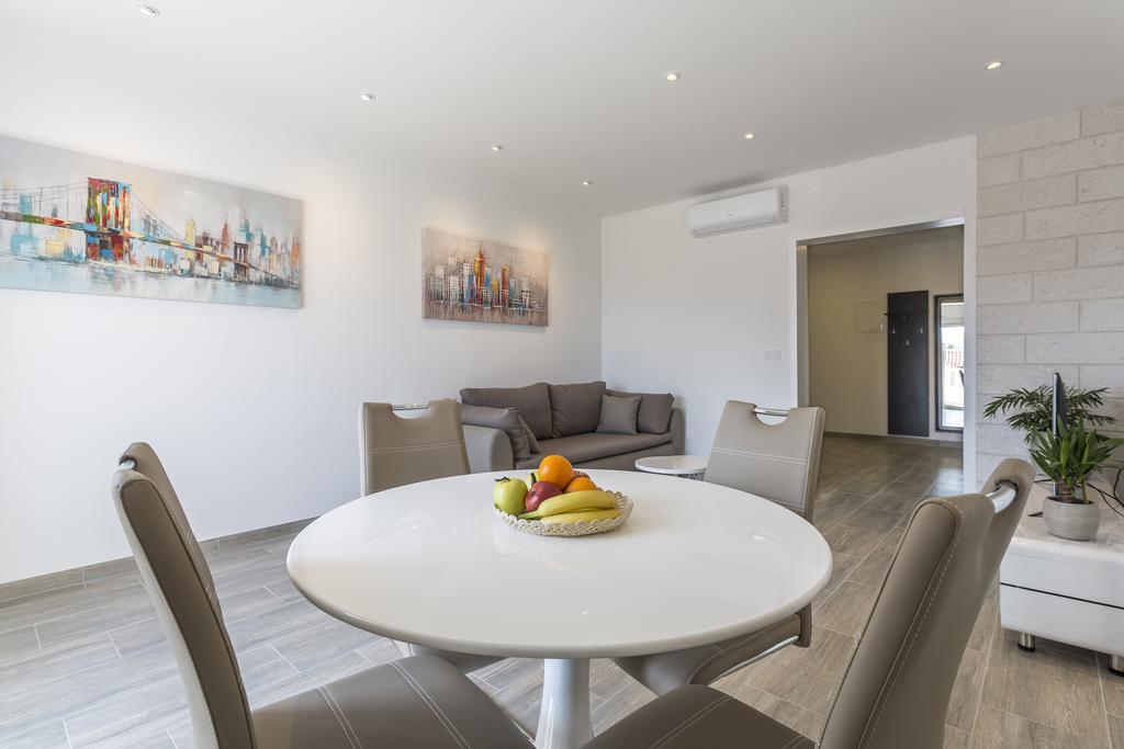 בול Apartments Biserka מראה חיצוני תמונה